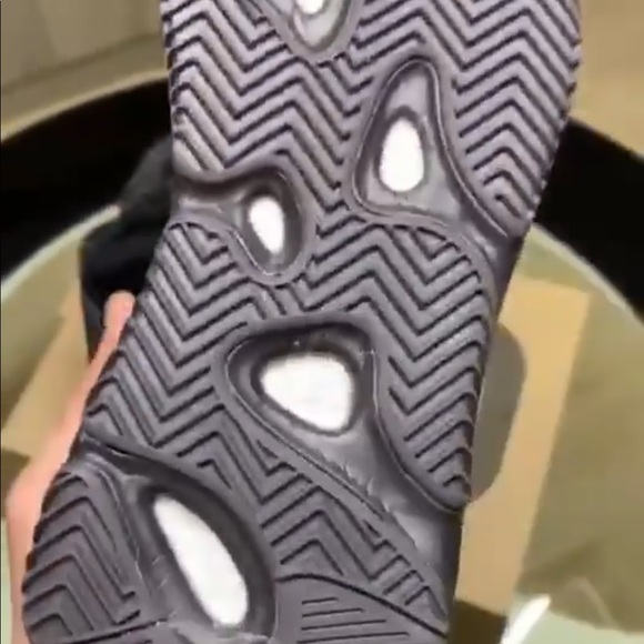 NEW DS YEEZY BOOST 700 V2 VANTAS! Ship Monday! - Picture 4 of 5